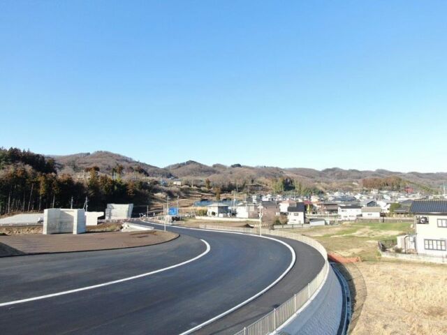 舗装工事の完成写真です👷‍♂️

西毛広域幹線道路に関わるもので、地域の皆様の生活に無くてはならない仕事をさせていただきました。

皆さんの生活が豊かなものになれば幸いです。

ありがとうございました。

#西毛広域幹線道路
#西毛広幹道
#ICT施工 #ICT搭載グレーダー
#グレーダー #重機 #建機 #働く車 #舗装 #ICT建機 #コマツgd405 #オペレーター 
#grader #ICT #komatsu #komatsugd405 #pavement 

#TOGIYA #construction #company #architecture #civilengineering  #wood #japan 
#研屋 #建築 #土木 #木材 #高崎 #群馬